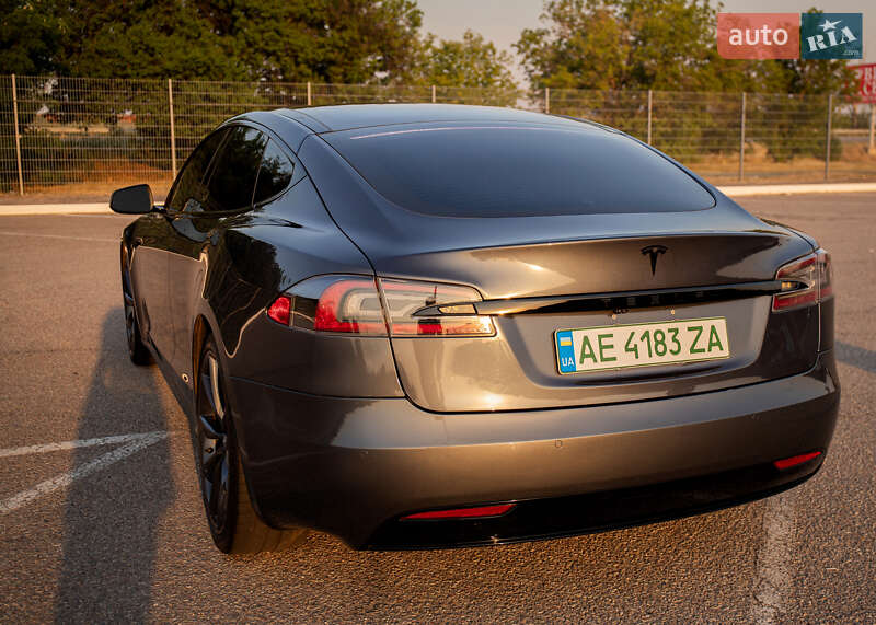 Лифтбек Tesla Model S 2017 в Днепре