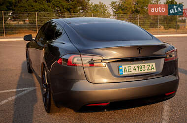 Ліфтбек Tesla Model S 2017 в 