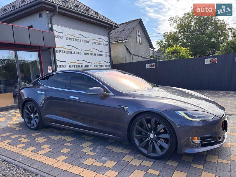 Ліфтбек Tesla Model S 2017 в Львові