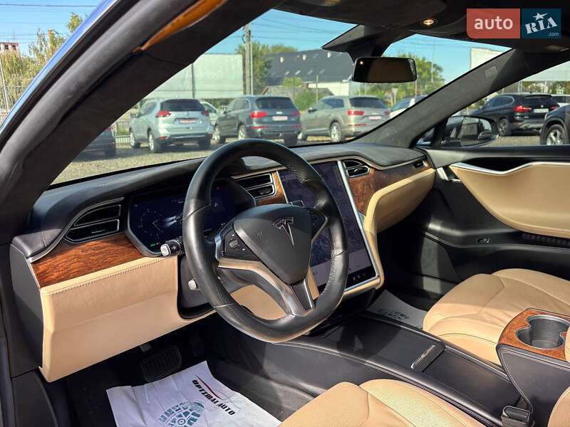 Ліфтбек Tesla Model S 2017 в Львові