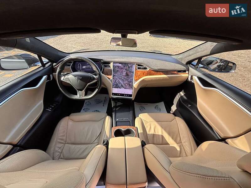 Ліфтбек Tesla Model S 2017 в Львові