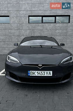 Ліфтбек Tesla Model S 2016 в Сарнах