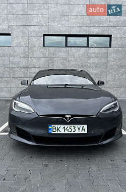 Лифтбек Tesla Model S 2016 в 