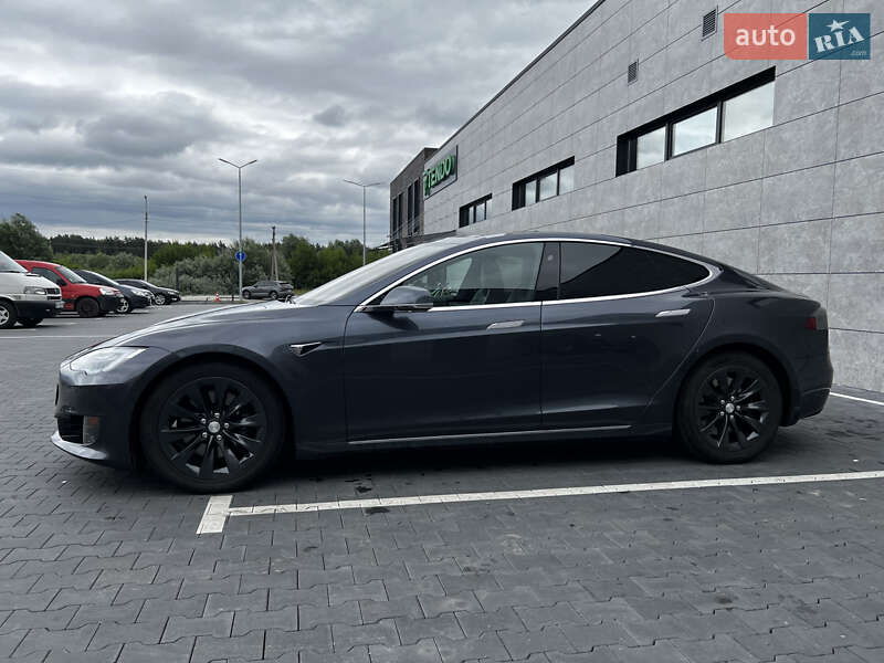 Ліфтбек Tesla Model S 2016 в Сарнах