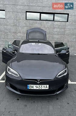 Лифтбек Tesla Model S 2016 в 