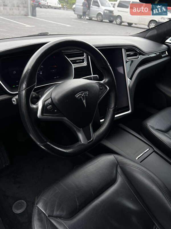 Ліфтбек Tesla Model S 2016 в Сарнах