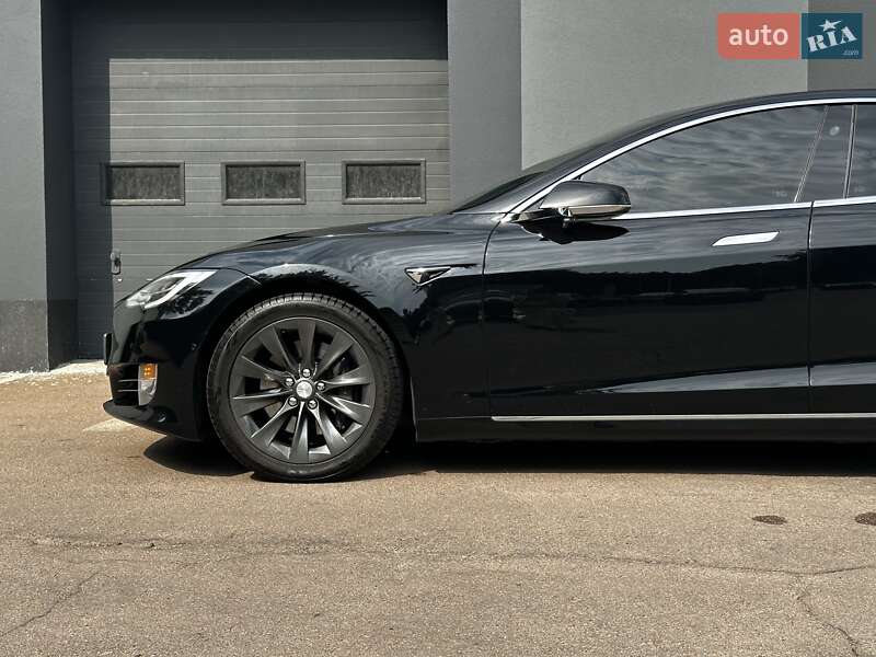 Ліфтбек Tesla Model S 2017 в Києві