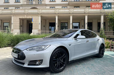 Tesla Model S 2014