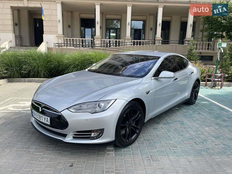 Ліфтбек Tesla Model S 2014 в Одесі