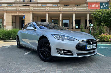 Ліфтбек Tesla Model S 2014 в 