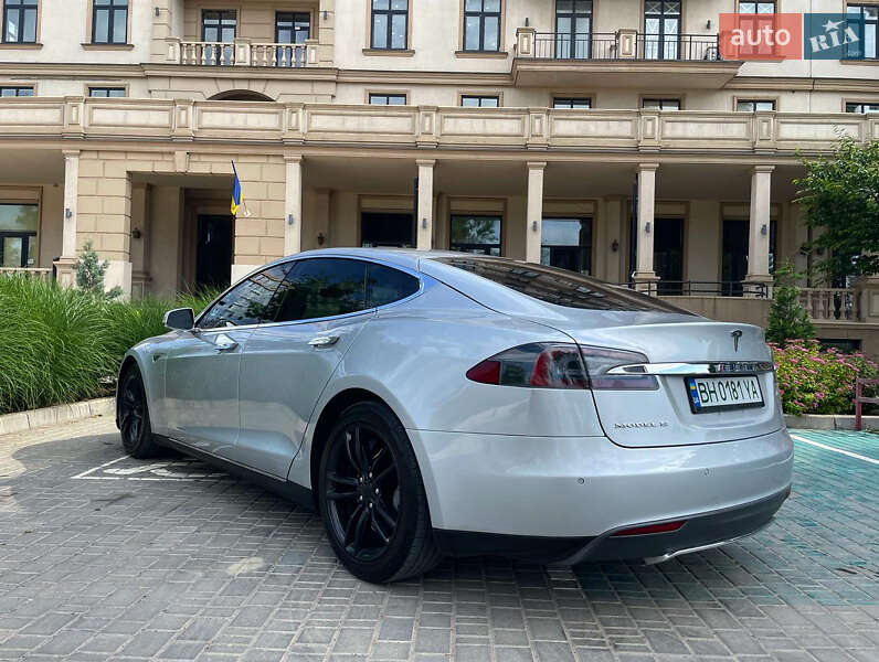 Ліфтбек Tesla Model S 2014 в Одесі