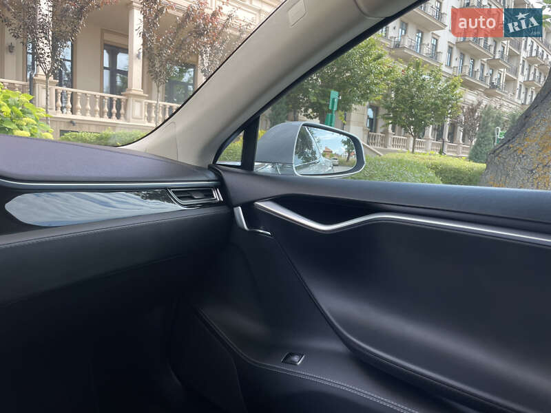 Ліфтбек Tesla Model S 2014 в Одесі