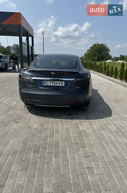 Лифтбек Tesla Model S 2015 в 