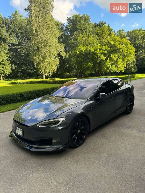 Лифтбек Tesla Model S 2018 в Чернигове
