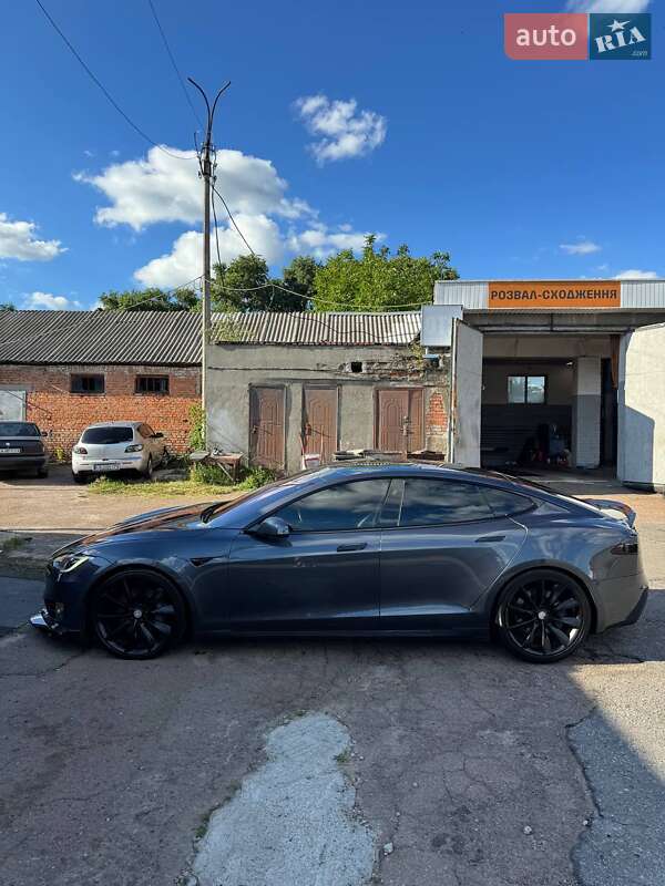 Лифтбек Tesla Model S 2018 в Чернигове
