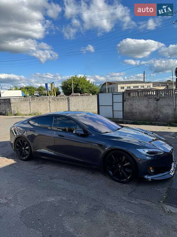Лифтбек Tesla Model S 2018 в Чернигове