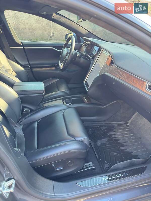 Лифтбек Tesla Model S 2018 в Чернигове
