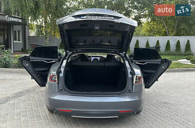 Лифтбек Tesla Model S 2013 в 