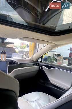 Лифтбек Tesla Model S 2014 в 
