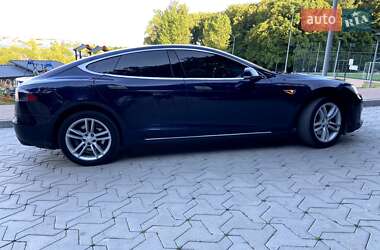 Лифтбек Tesla Model S 2014 в 