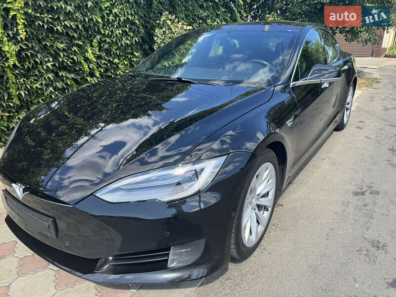 Лифтбек Tesla Model S 2017 в 