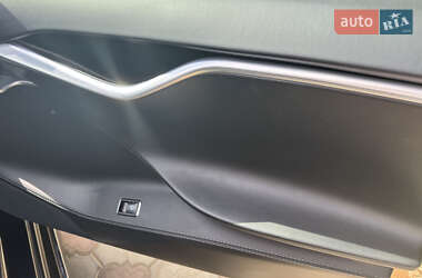 Лифтбек Tesla Model S 2017 в 