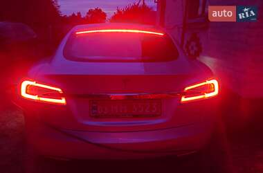Лифтбек Tesla Model S 2016 в 