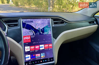 Лифтбек Tesla Model S 2013 в 