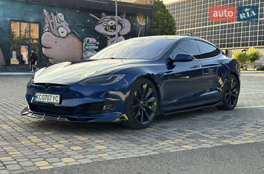 Лифтбек Tesla Model S 2016 в Луцке