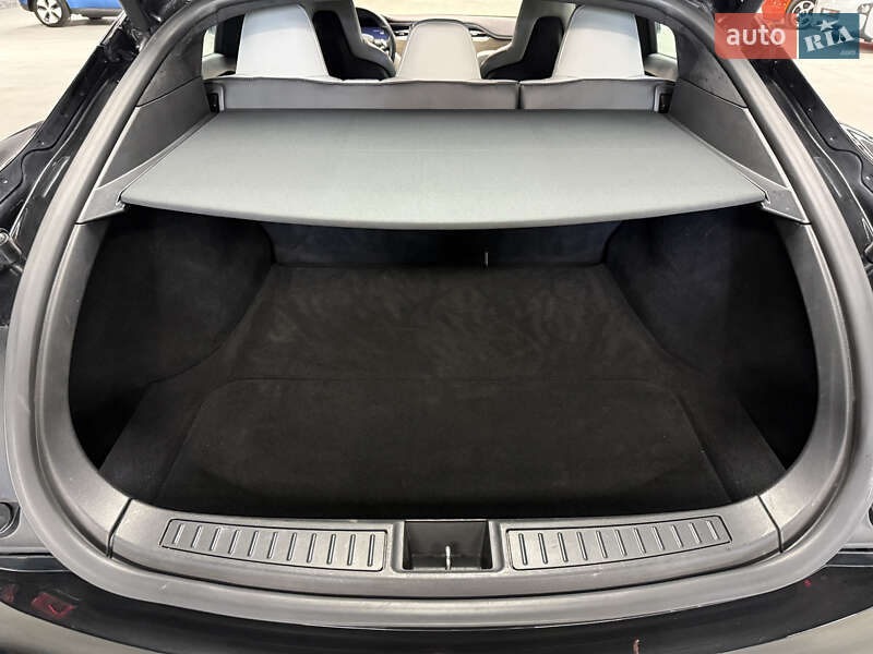 Лифтбек Tesla Model S 2016 в Владимире