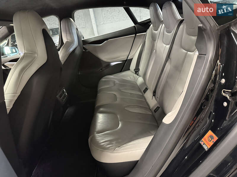 Лифтбек Tesla Model S 2016 в Владимире