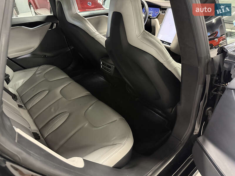 Лифтбек Tesla Model S 2016 в Владимире