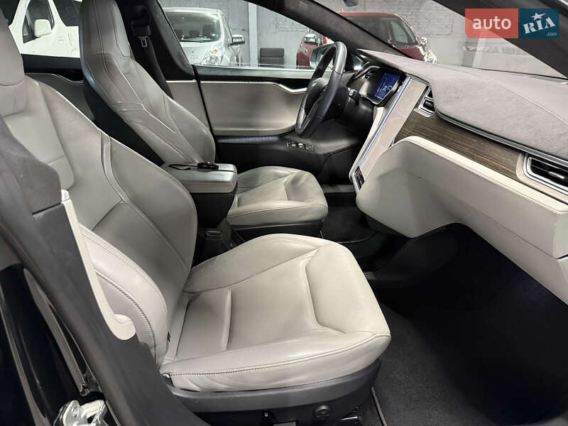 Лифтбек Tesla Model S 2016 в Владимире