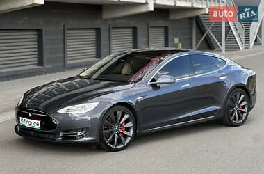 Tesla Model S 2015