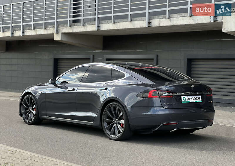 Ліфтбек Tesla Model S 2015 в Києві