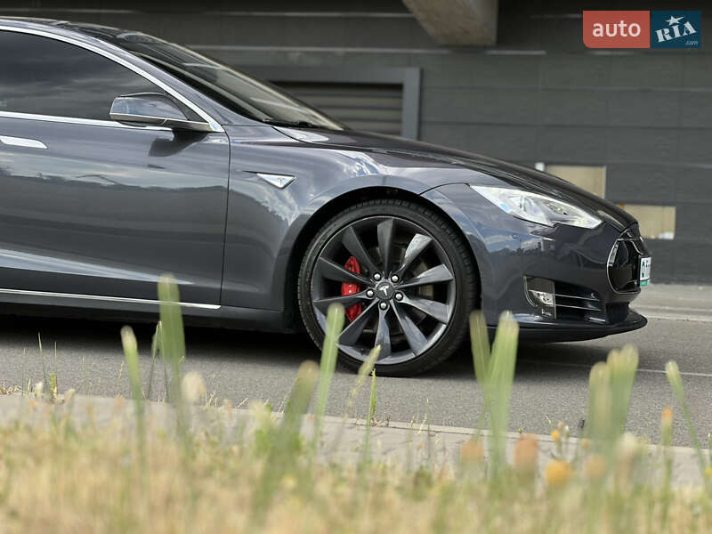 Ліфтбек Tesla Model S 2015 в Києві