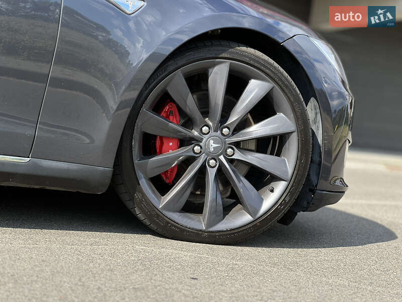 Ліфтбек Tesla Model S 2015 в Києві