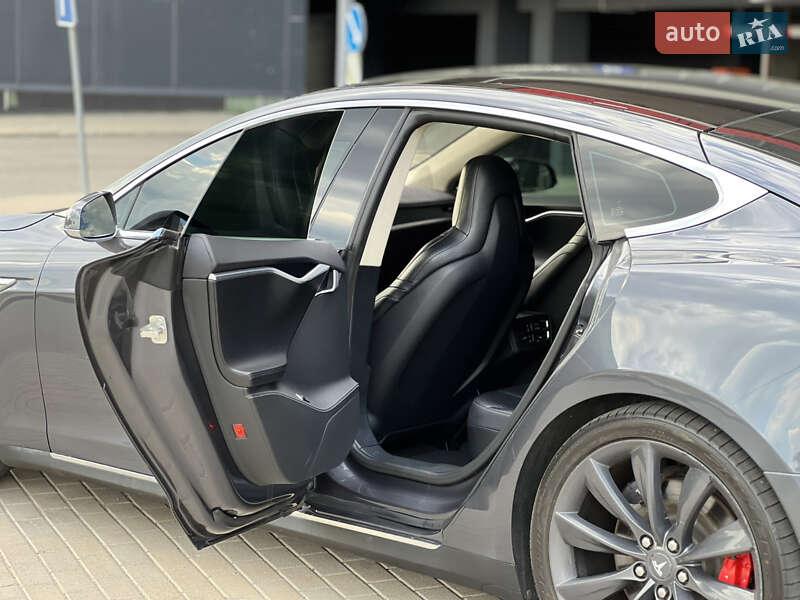 Ліфтбек Tesla Model S 2015 в Києві