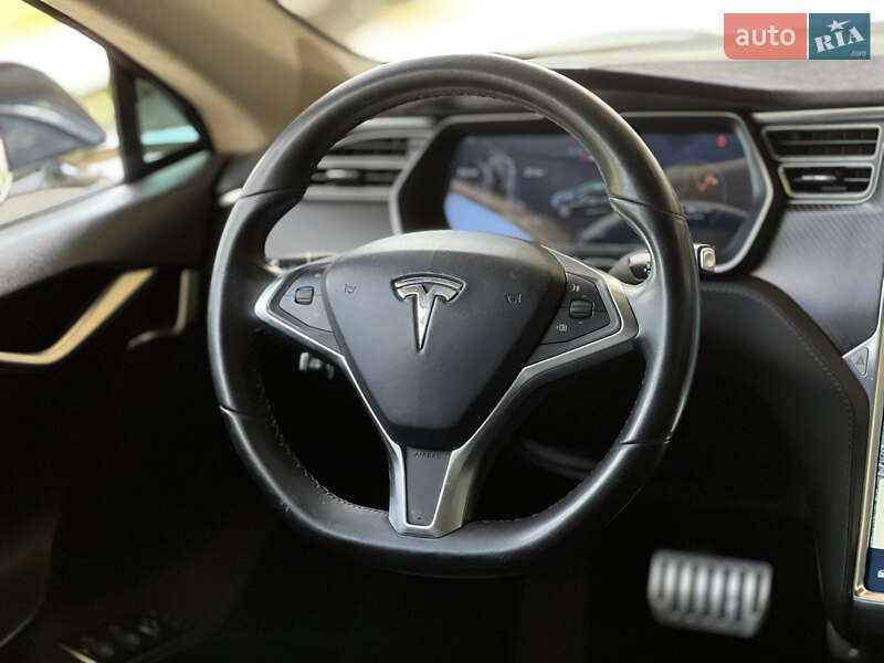 Ліфтбек Tesla Model S 2015 в Києві