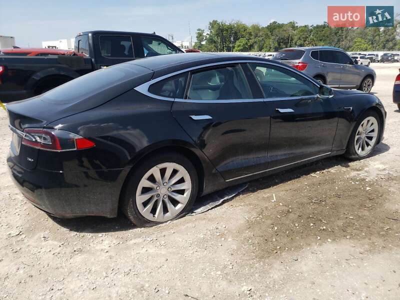 Лифтбек Tesla Model S 2017 в Полтаве