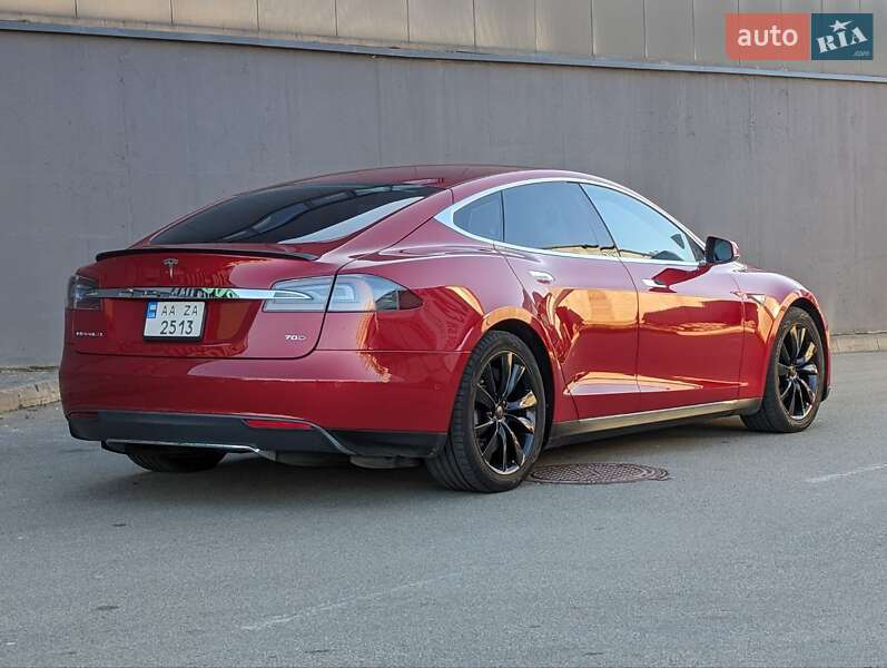 Ліфтбек Tesla Model S 2015 в Києві