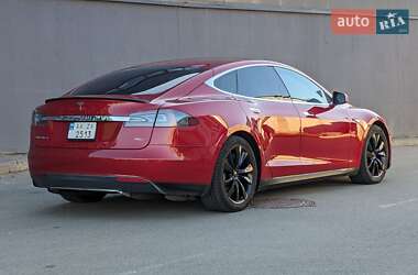 Лифтбек Tesla Model S 2015 в 