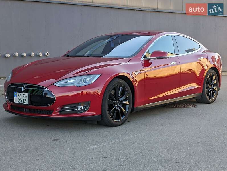 Лифтбек Tesla Model S 2015 в Киеве фото 4 Лифтбек Tesla Model S 2015 в Киеве