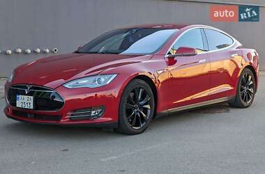 Лифтбек Tesla Model S 2015 в 