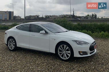 Лифтбек Tesla Model S 2015 в Львове