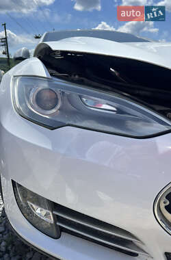 Лифтбек Tesla Model S 2013 в 