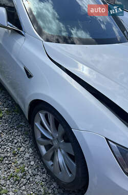 Лифтбек Tesla Model S 2013 в 