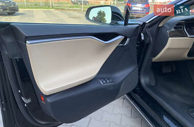 Лифтбек Tesla Model S 2013 в 