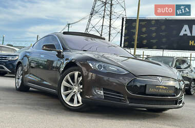 Лифтбек Tesla Model S 2013 в 