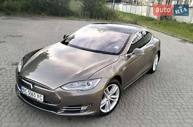 Лифтбек Tesla Model S 2015 в Львове